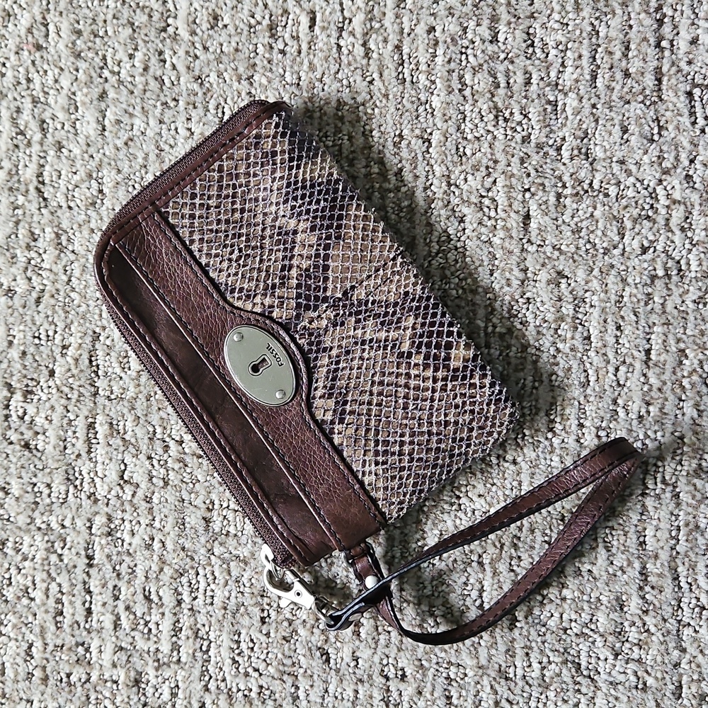 NWOT Fossil Leather Wristlet Wallet Snakeskin Pattern